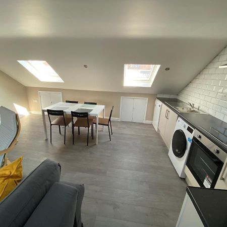 Stunning 1 Bedroom Flat In Wood Green Londres Exterior foto