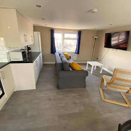 Stunning 1 Bedroom Flat In Wood Green Londres Exterior foto