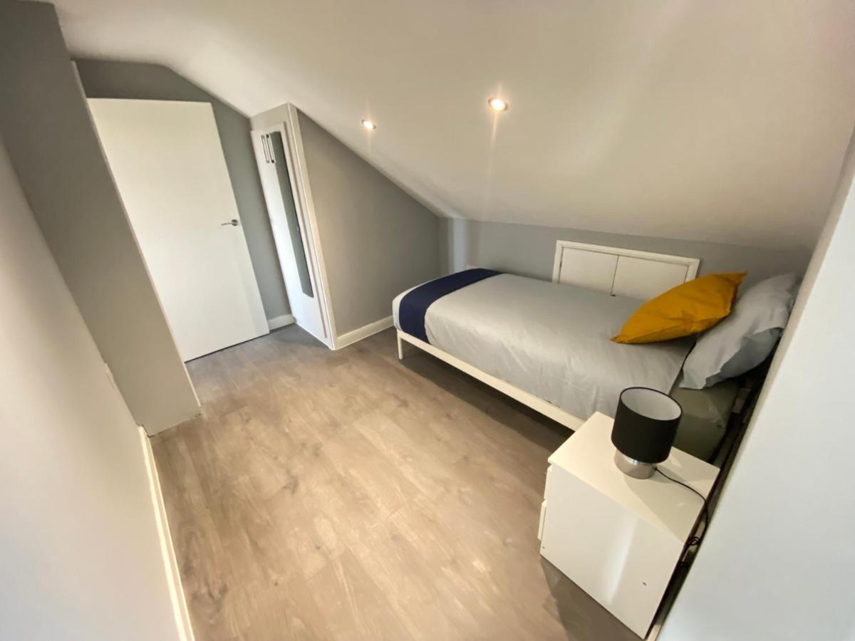 Stunning 1 Bedroom Flat In Wood Green Londres Exterior foto