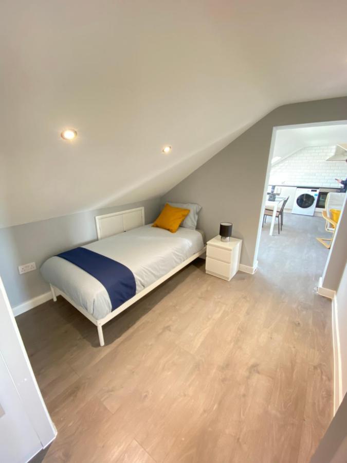 Stunning 1 Bedroom Flat In Wood Green Londres Exterior foto
