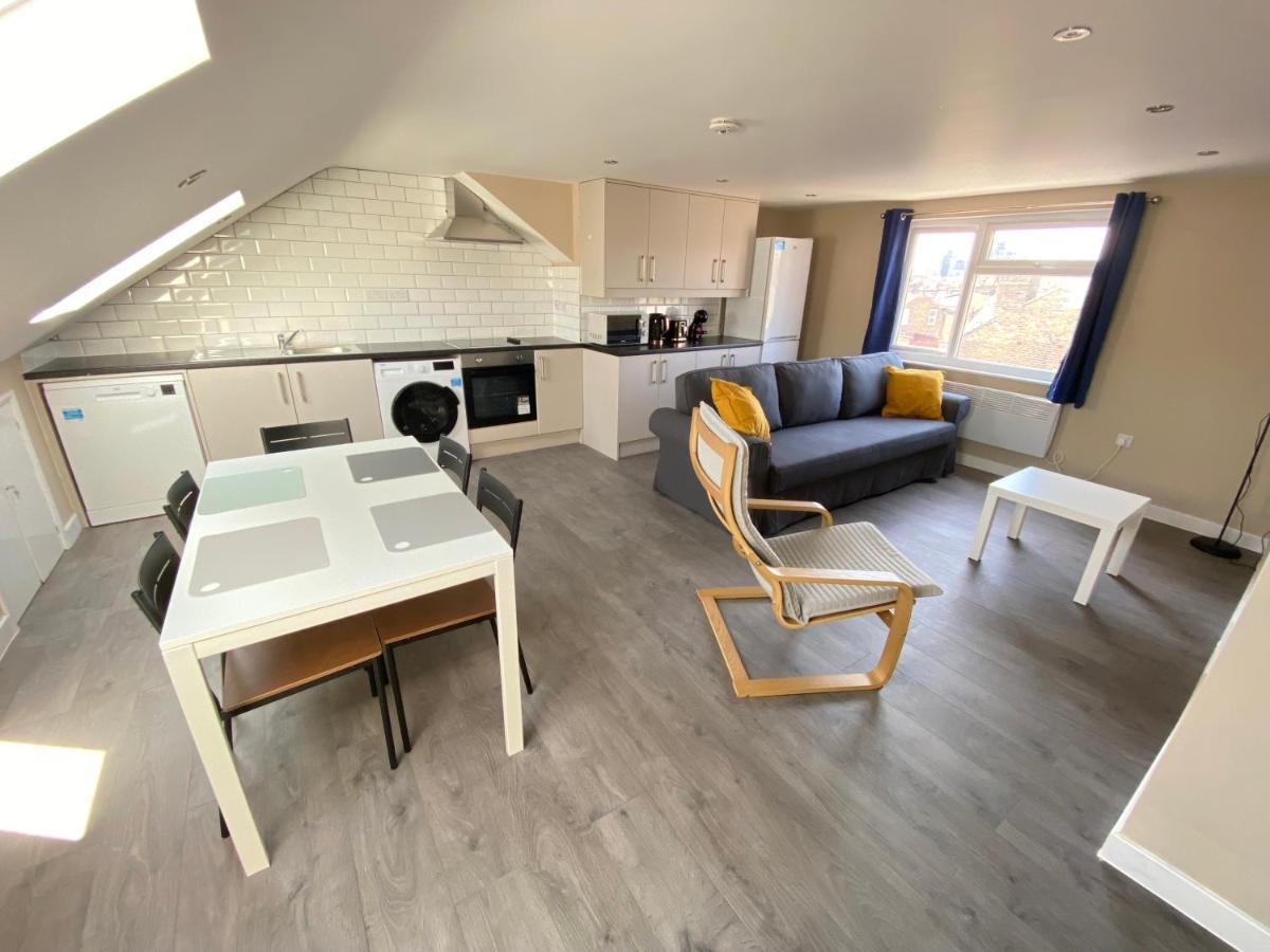 Stunning 1 Bedroom Flat In Wood Green Londres Exterior foto